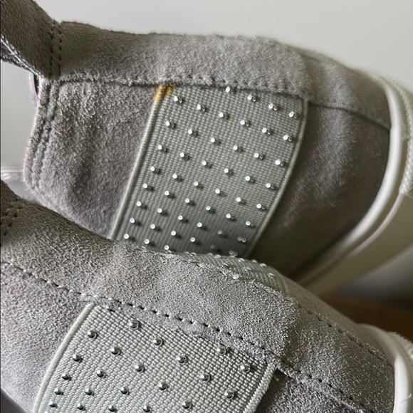 Steve Madden Wedge Gray Suede Slip-On Sneakers, Size 8 - Picture 3 of 7